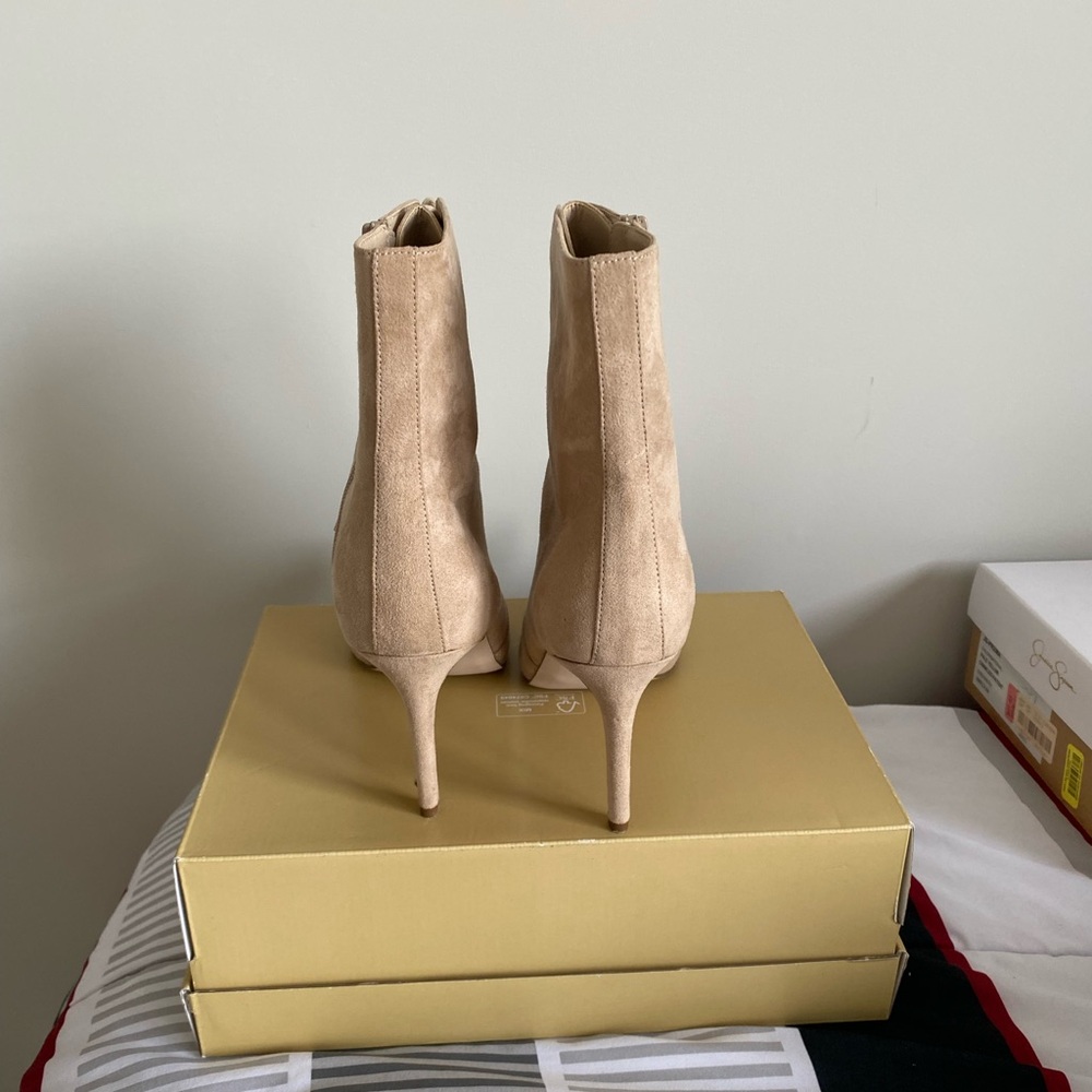 Elegant Tan Lace-Up Ankle Boots - Picture 5 of 7